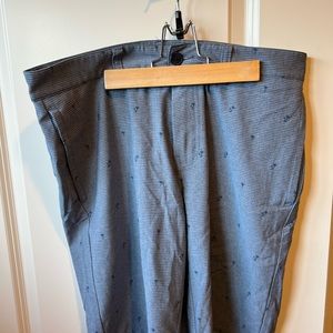 Travis Matthew blue golf shorts with palm trees size 32